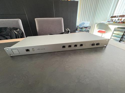 Ubiquiti USG-PRO-4 security gateway, Computers en Software, Netwerk switches, Gebruikt, Ophalen