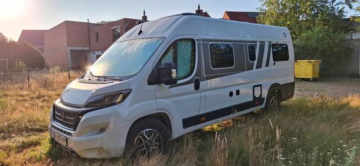 Carado 640cv automaat 180pk 2024 10000km nog garantie, Caravans en Kamperen, Mobilhomes, Particulier, Carado, Fiat, Automaat, Luifel
