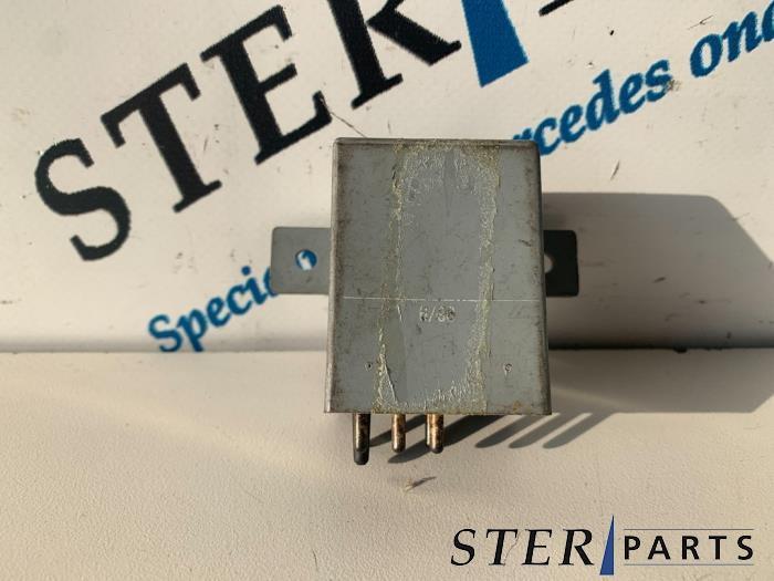 Relais d'un Mercedes E-Klasse, Autos : Pièces & Accessoires, Électronique & Câbles, Mercedes-Benz, Utilisé, 3 mois de garantie