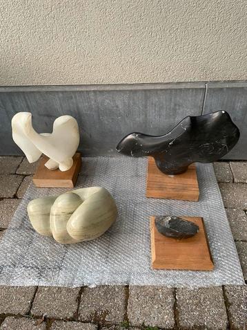 Diverses sculptures en pierre, Enlèvement