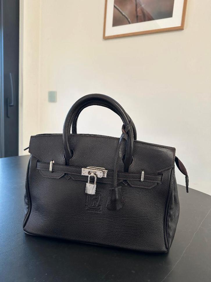 Donkerbruin lederen dameshandtas met cloche zeer goede staat, Handtassen en Accessoires, Tassen | Damestassen, Zo goed als nieuw