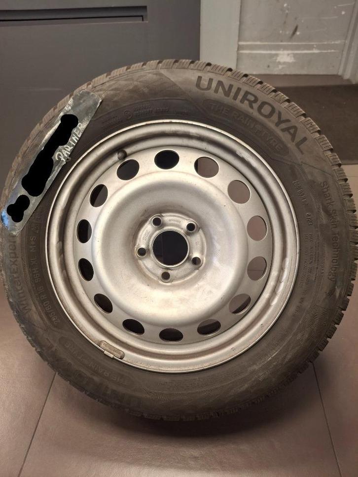 VIER winterbanden Uniroyal + velgen 205/60 R16 96H M+S, Auto-onderdelen, Banden en Velgen, Velg(en), Winterbanden, 16 inch, 205 mm