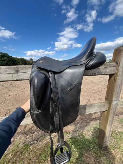 Vivary dressuurzadel MW/18inch, Dieren en Toebehoren, Paarden en Pony's | Zadels, Zo goed als nieuw, Dressuur, Ophalen