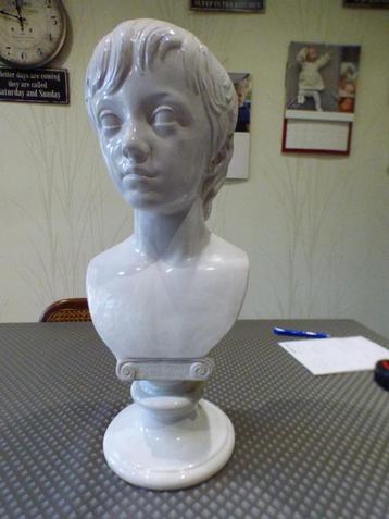 witte porselein  buste  beschikbaar voor biedingen