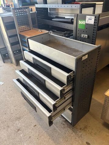 BOTT (1070) L77 B32 H91 €349 beschikbaar voor biedingen