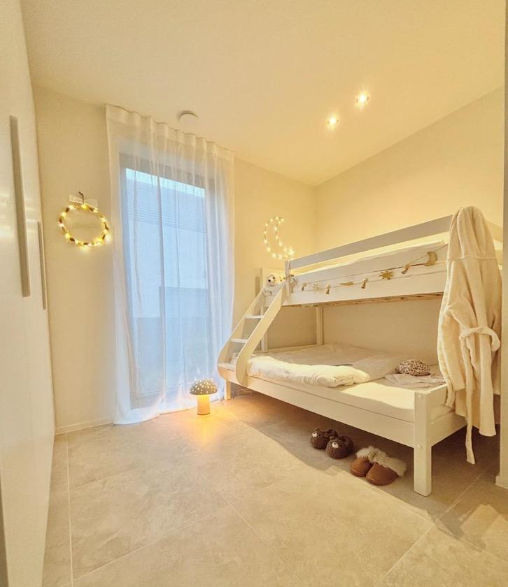 Prachtig stapelbed voor 3 pers. in perfecte staat (11/'24), Huis en Inrichting, Slaapkamer | Bedden, Zo goed als nieuw, Twijfelaar