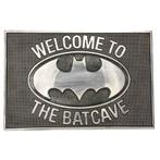 DC Comics - Batman - Welcome To The Batcave Doormat, Nieuw, Pyramid International, Mailto:data@pyramidinternational.com, Unit A, Bruce Way, Whetstone, Leicester - LE8 6HP.