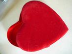 boîte à pralinés en carton rouge en forme de cœur recouverte, Ustensile, Utilisé, Enlèvement ou Envoi