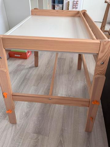 Bureau & bank IKEA FLISAT beschikbaar voor biedingen