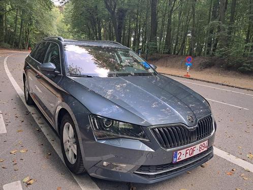 skoda superb, Autos, Skoda, Particulier, Superb, ABS, Caméra de recul, Phares directionnels, Régulateur de distance, Airbags, Air conditionné