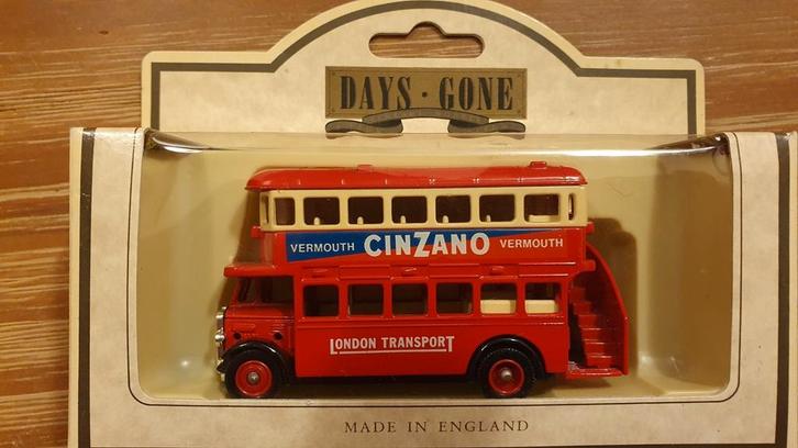 Bus Londonien à deux étages AEC Regent 1/64, Hobby & Loisirs créatifs, Voitures miniatures | Échelles Autre, Neuf, Enlèvement ou Envoi