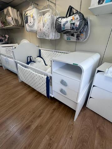 kinderbedje met kast beschikbaar voor biedingen