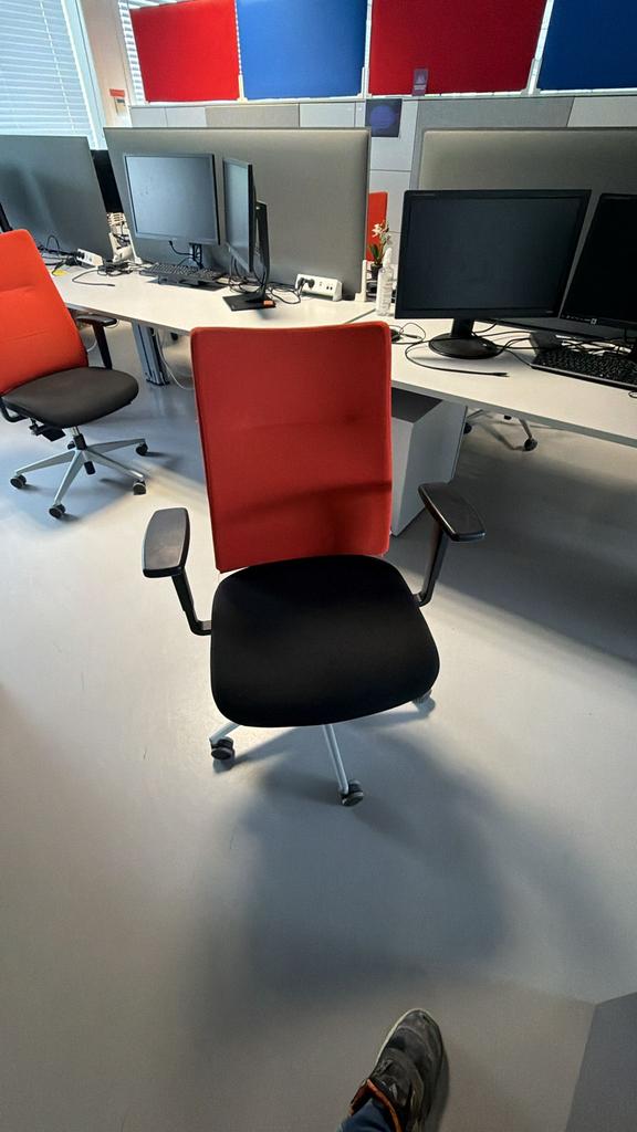 Bureaustoelen 40 stuks, Ophalen, Ergonomisch, Zo goed als nieuw, Bureaustoel