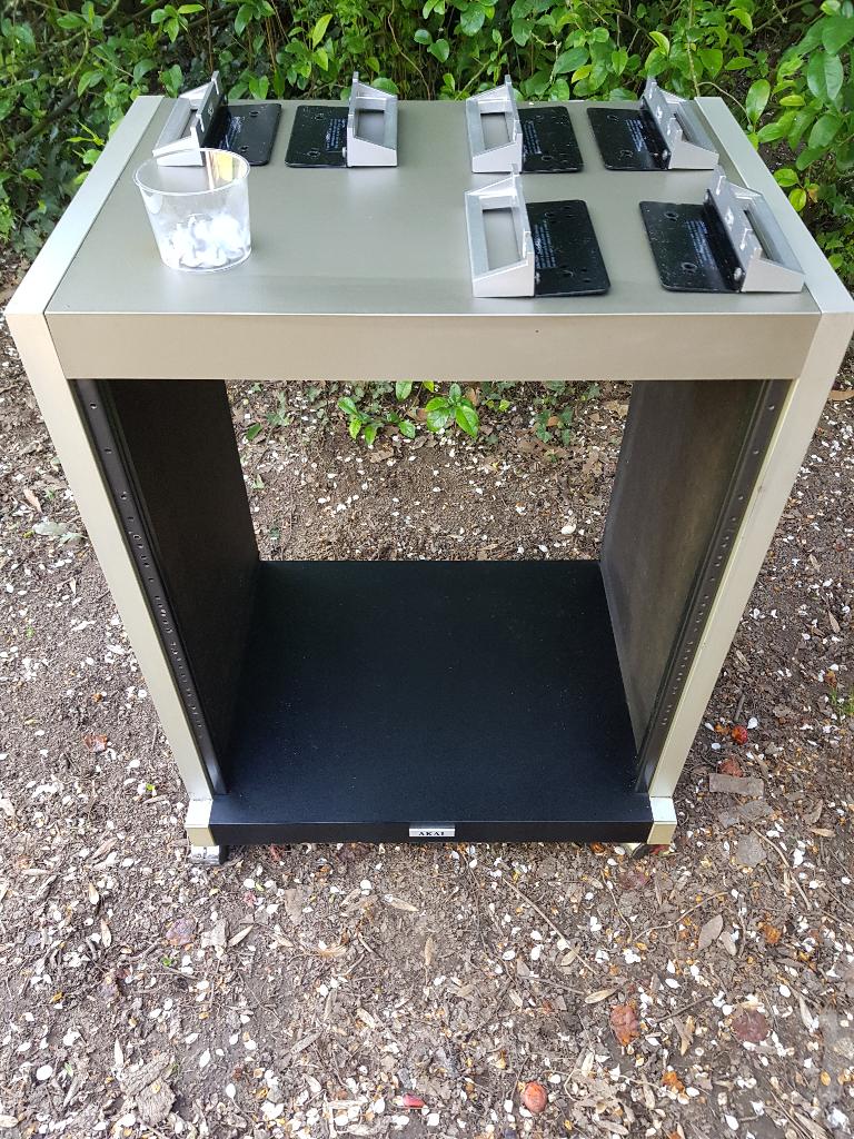 Akai Rack Mount + 6x Rack handles, Ophalen