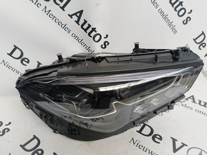 Phare droit d'un Mercedes CLA, 3 mois de garantie, Utilisé, -, -