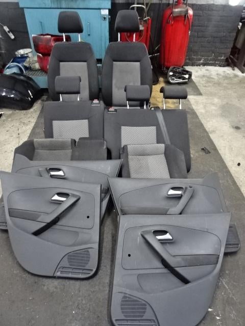 INTERIEUR COMPLET Volkswagen Polo V (6R) (6Q4881106DC), Volkswagen, Mevr. I. Hauben, Utilisé, Rue de l'Espoir 34 34
4030  GRIVEGNÉE, BE