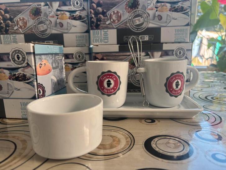 Set van 2 mokken met dienblad en garde, Huis en Inrichting, Keuken | Servies, Nieuw, Kop(pen) en/of Schotel(s), Effen, Keramiek