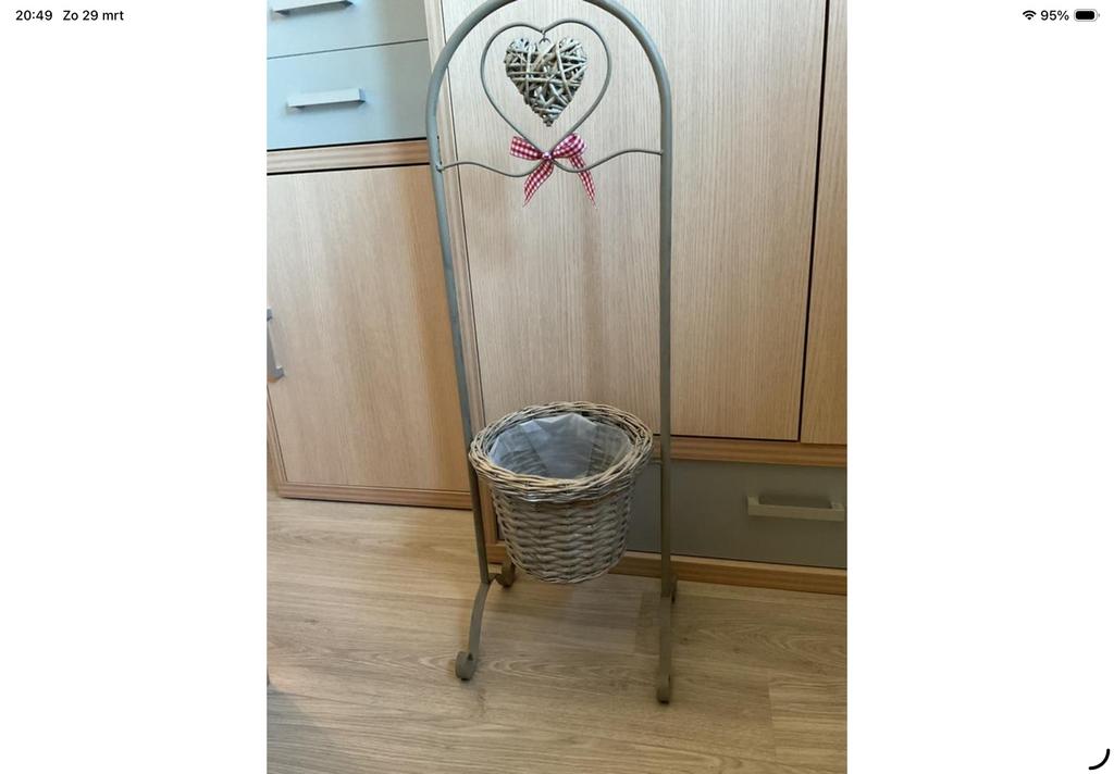 Nieuwe metalen plantenstaander met rieten mand, Tuin en Terras, Rond, Nieuw, Balkon, Metaal