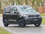Peugeot partner 1.2 benzine | lichte vracht | CAMERA | 3ZIT, Auto's, Stof, 1199 cc, Zwart, Bedrijf