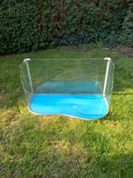 Groot aquarium met gebogen glas vooraan., Ophalen