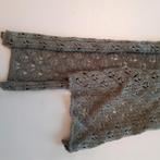 olijfgroen gehaakt sjaaltje, Enlèvement, Porté, Écharpe