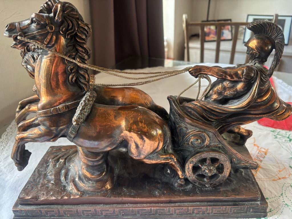 Romein in volle strijd met strijdkar, Antiek en Kunst, Kunst | Beelden en Houtsnijwerken, Ophalen, Beeld