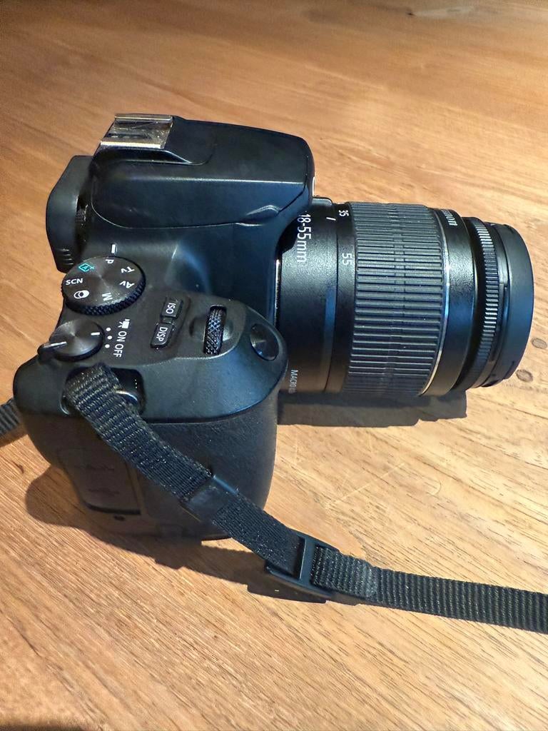 Canon EOS 250 D Zwart + 18-55mm f/3.5-5.6 DCIII + tas!, Ophalen, Zo goed als nieuw, Canon