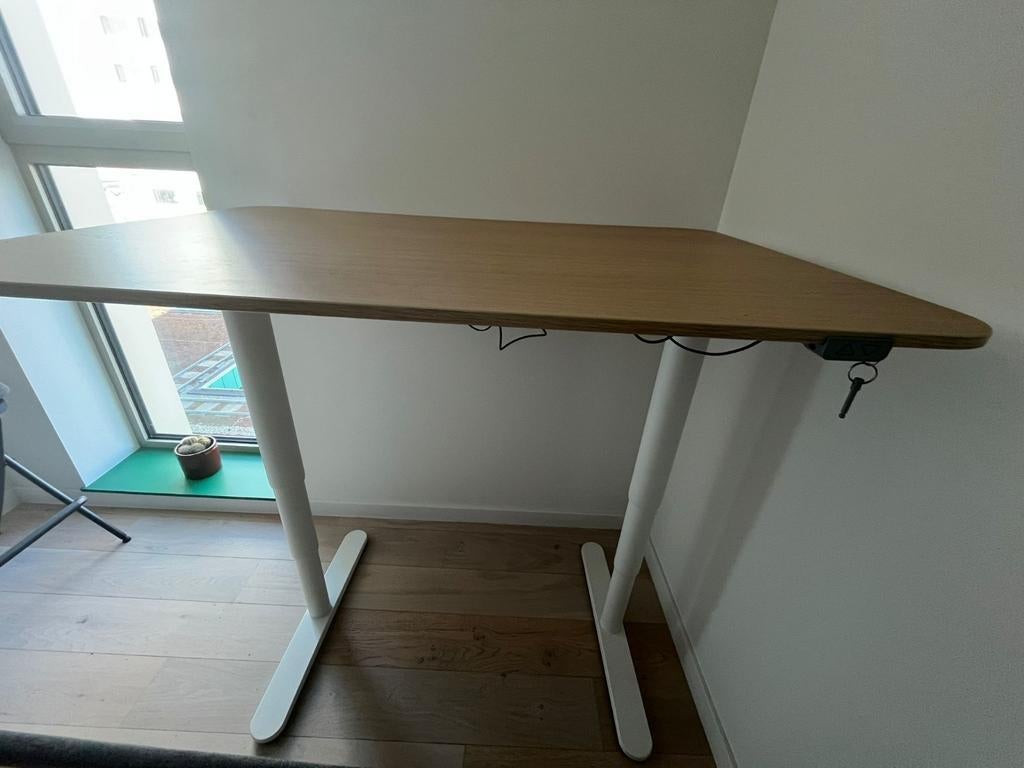 Bureautafel in hoogte elektrisch verstelbaar., Maison & Meubles, Bureaux, Enlèvement, Électrique