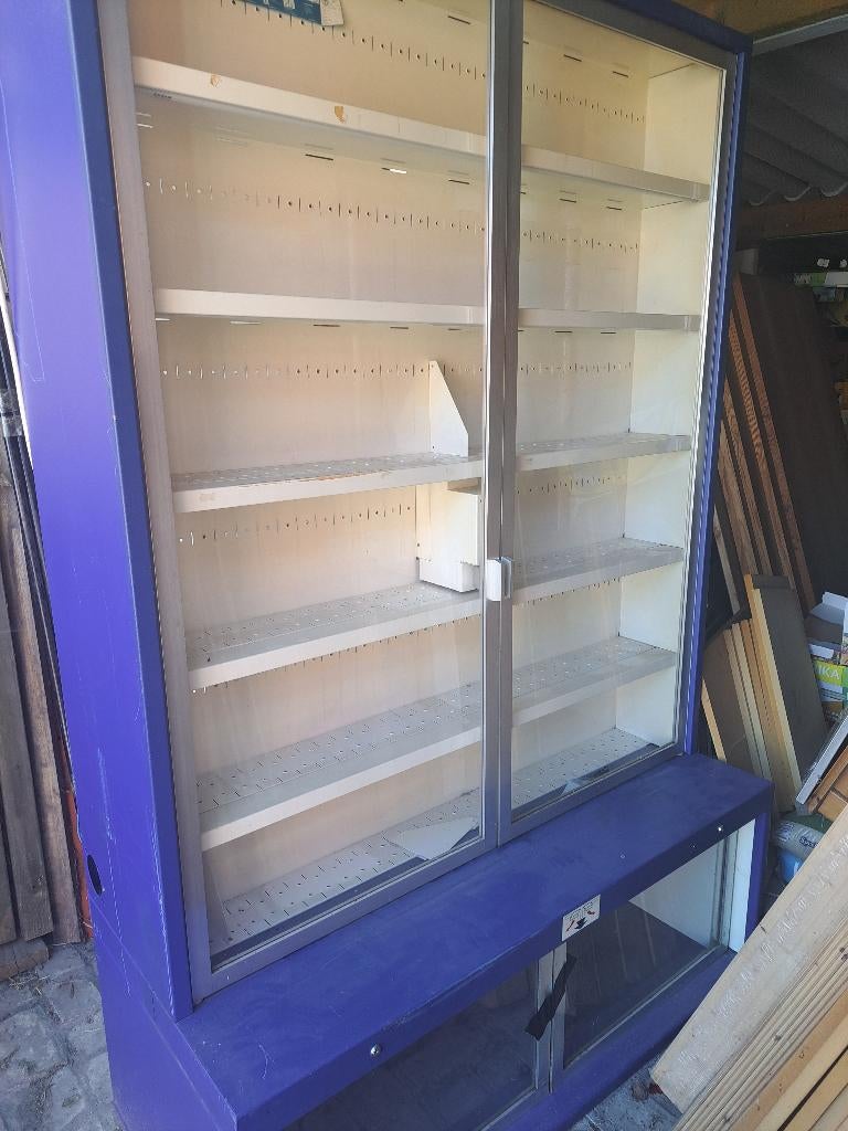 Vitrinekast (Videotheek kasten), Ophalen, 150 tot 200 cm, Glas, 150 tot 200 cm