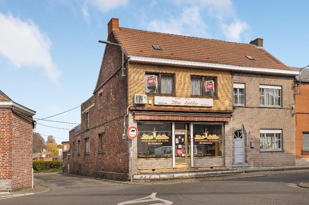 Surface commerciale + Habitation, 870 kWh/m²/an, 92453 kWh/an, Province de Hainaut, Maison de coin
