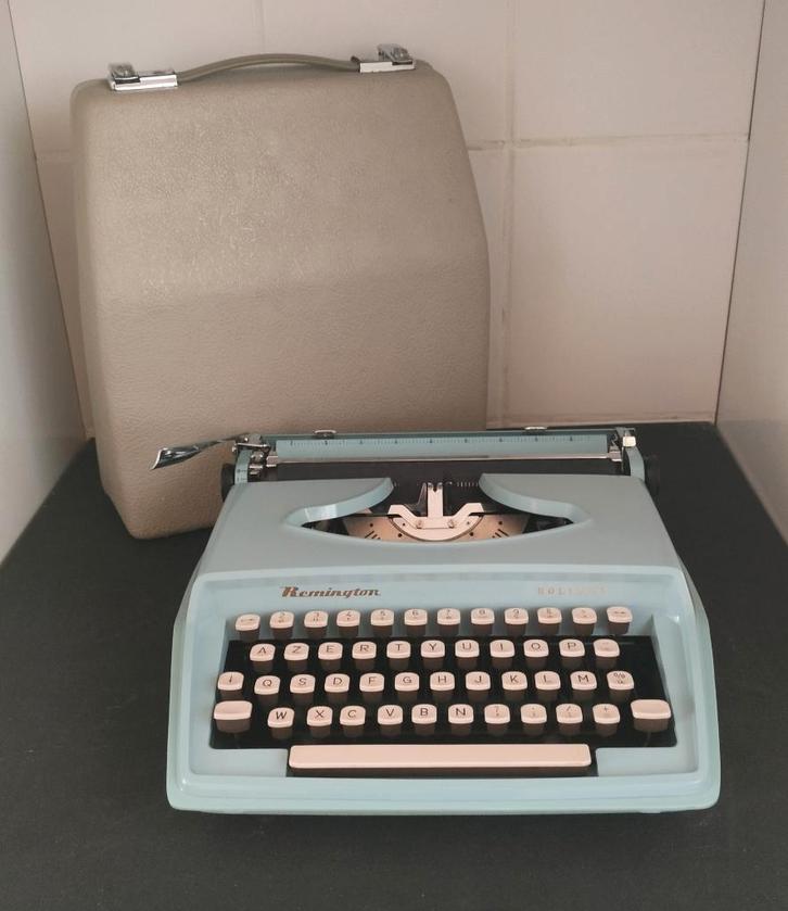 Typemachine REMINGTON HOLIDAY. 1966. AZERTY-klavier, Diversen, Bureau-accessoires, Gebruikt, Ophalen of Verzenden