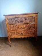 Commode en bois sculpté, Enlèvement