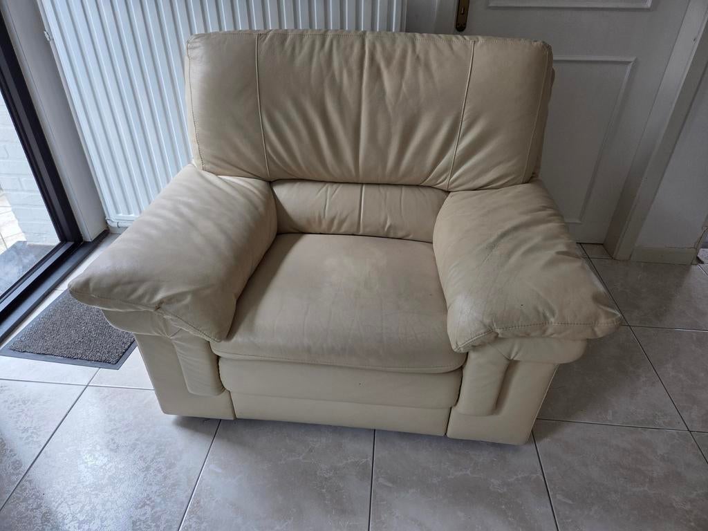 2 beige zetels - gebruiksslijtage thv zitvlak en armsteunen, Huis en Inrichting, Ophalen