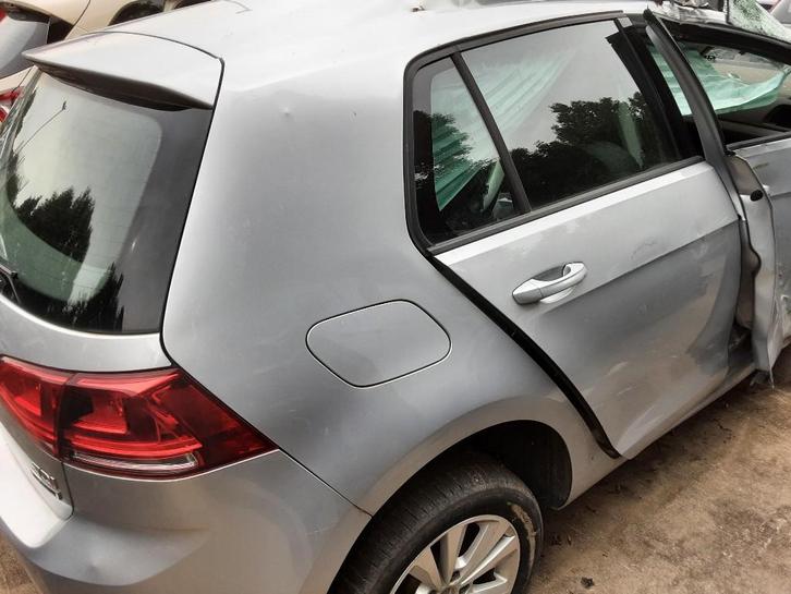 SPATBORD RECHTS ACHTER Volkswagen Golf VII (AUA), Auto-onderdelen, Carrosserie, Spatbord, Volkswagen, Achter, Rechts, Gebruikt