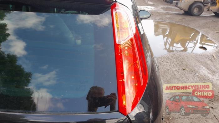 Feu arrière droit d'un Fiat Punto Grande, Autos : Pièces & Accessoires, -, 3 mois de garantie, Utilisé, Fiat