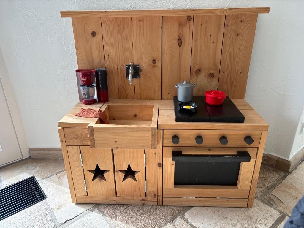 Kinderkeukentje - prachtig massief hout, Ophalen, Zo goed als nieuw, Hout