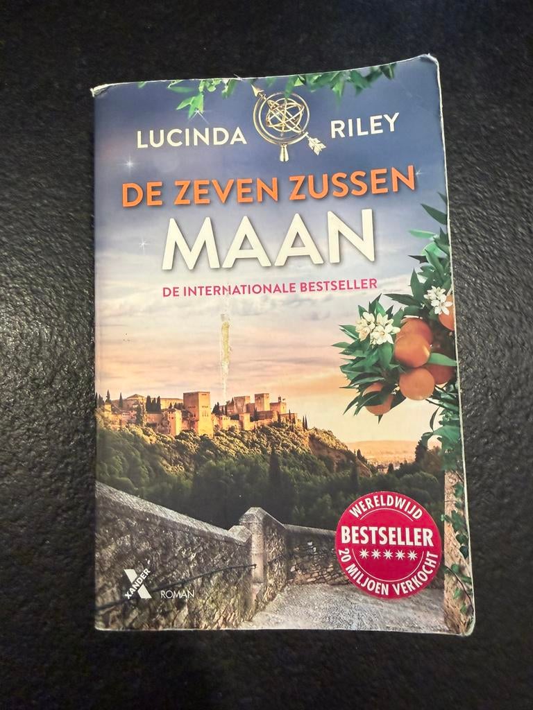 De zeven zussen 5 - Maan ( Lucinda Riley ), Boeken, Ophalen of Verzenden, Gelezen