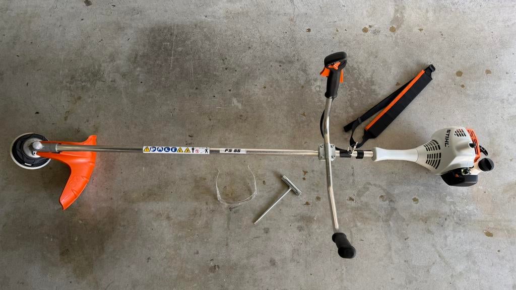 Débroussailleuse STIHL thermique FS 55, Jardin & Terrasse, Débroussailleuses, Enlèvement, Comme neuf, Essence