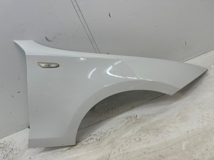 Aile avant droite d'un BMW 1-Serie (300), -, 3 mois de garantie, Utilisé, -