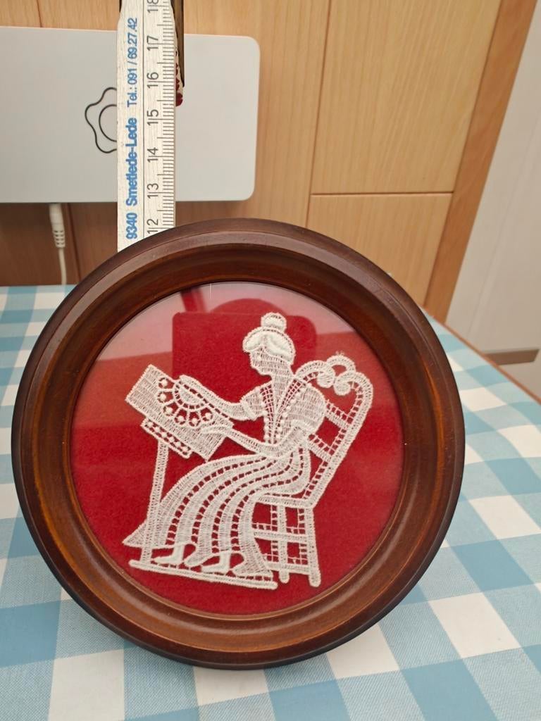 Kanten handwerk ingelijst, Ophalen, Ingelijst