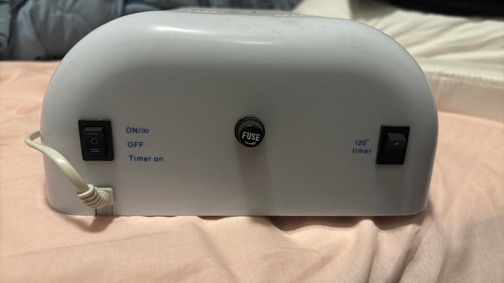 Gratis nagel verharder lamp, Ophalen, Zo goed als nieuw