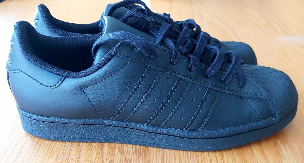 Adidas schoenen maat 42 kleur zwart nieuwstaat, Vêtements | Hommes, Chaussures, Neuf, Chaussures à lacets, Noir, Enlèvement