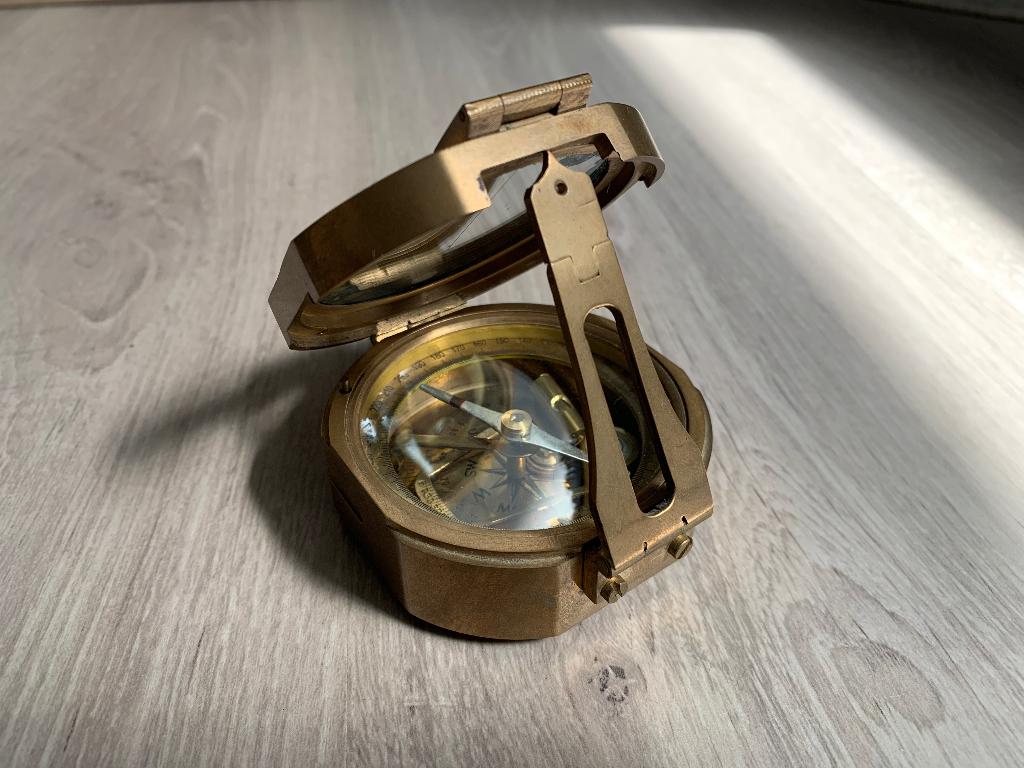 Kompas Stanley London, Ophalen