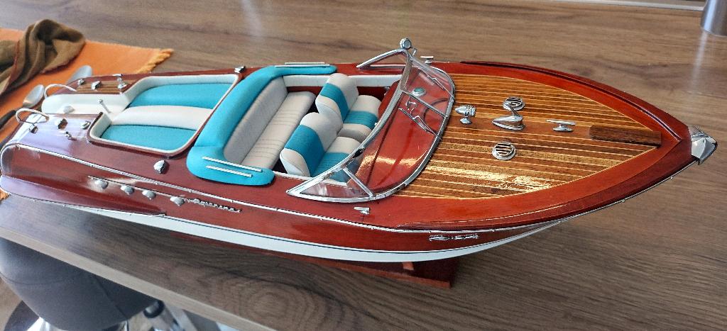 Riva Aquarame 68 cm bootmodel, Hobby en Vrije tijd, Modelbouw | Boten en Schepen, Ophalen, Zo goed als nieuw