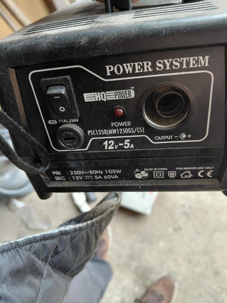 Omvormer 220v wisselstr naar 12v gelijkstr, Ophalen