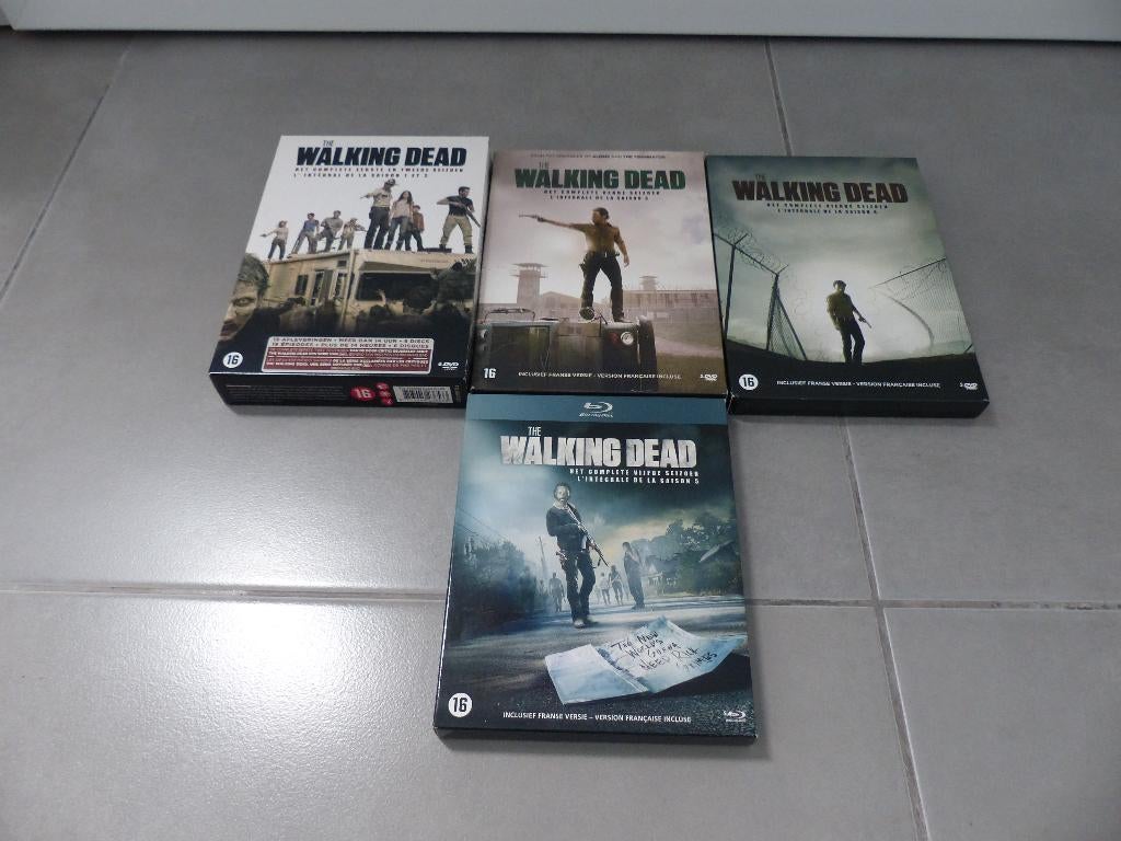 Série télévisée The Walking Dead - saisons 1 à 5, CD & DVD, DVD | TV & Séries télévisées, Enlèvement ou Envoi, Comme neuf