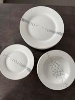 18 delig servies, Ophalen, Zo goed als nieuw, Bord(en)