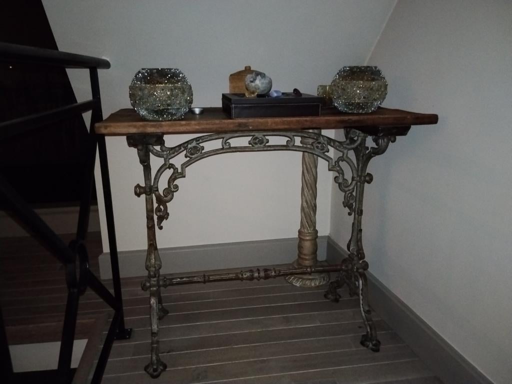 Antieke smeedijzeren tafel, Ophalen