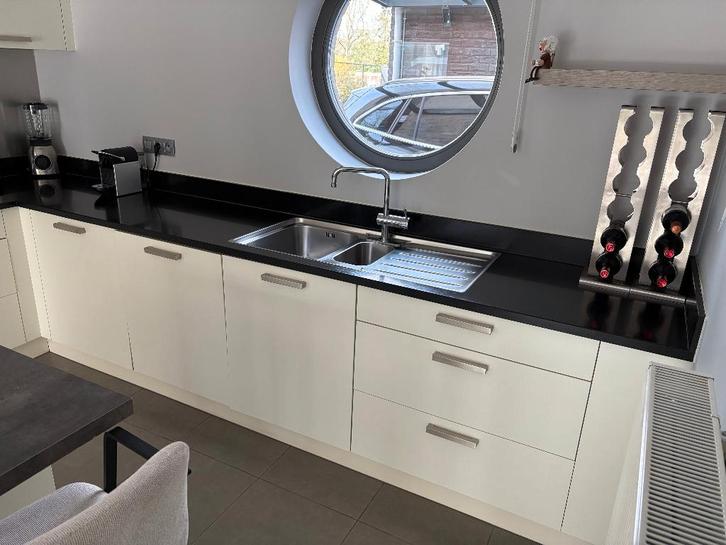 Keuken, Huis en Inrichting, Keuken | Complete keukens, Zo goed als nieuw, Hoekkeuken, Crème, Graniet of Steen, Met kookeiland