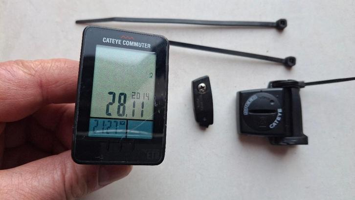 DRAADLOZE Fietscomputer CatEye COM10W kilometerteller werkt, Fietsen en Brommers, Fietsaccessoires | Fietscomputers, Zo goed als nieuw
